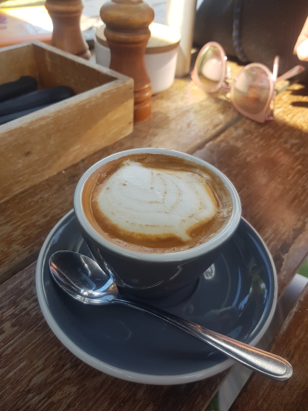 Parlour Coffee | cafe | 34 Tallebudgera Creek Rd, Burleigh Heads QLD 4220, Australia | 0755351308 OR +61 7 5535 1308