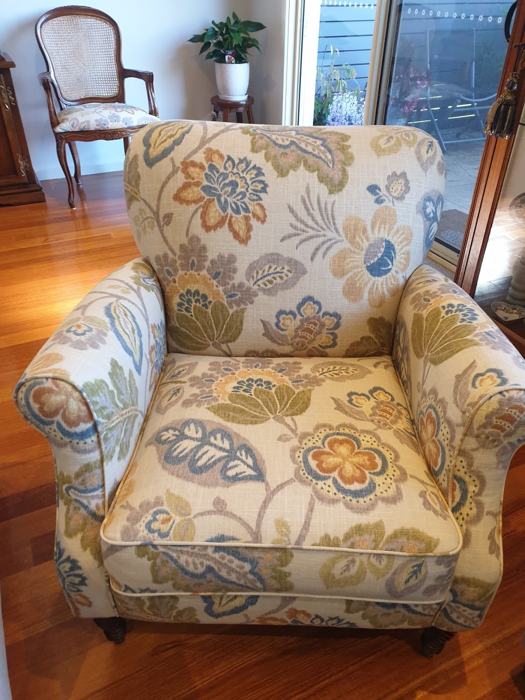 Olive Stone Upholstery & Furniture | unit 3/15 Suffolk St, Capel Sound VIC 3940, Australia | Phone: 0401 011 780