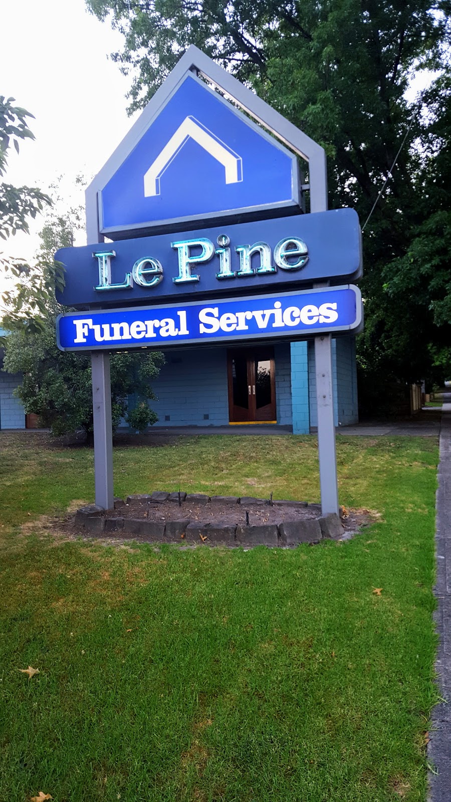 Le Pine Funerals Healesville | 102 Maroondah Hwy, Healesville VIC 3777, Australia | Phone: (03) 5962 4141