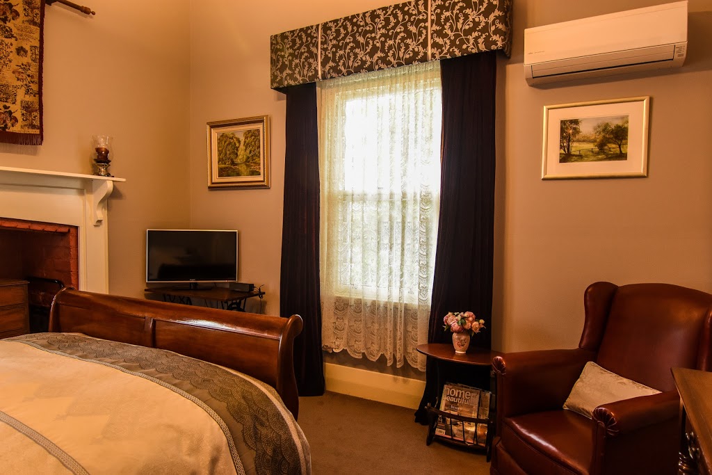 Heytesbury House | lodging | 33 Parrott St, Cobden VIC 3266, Australia | 0355951800 OR +61 3 5595 1800