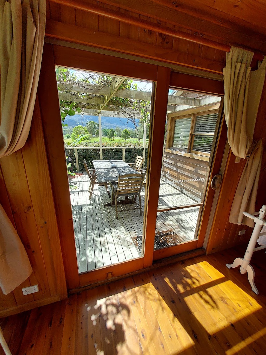 The Willows Cottage | Barrengarry NSW 2577, Australia | Phone: 0401 178 104