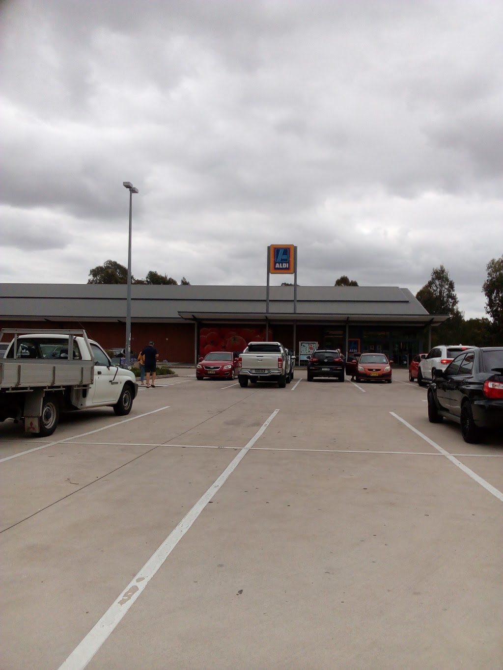ALDI Ambarvale | supermarket | 45 Woodhouse Dr, Ambarvale NSW 2560, Australia