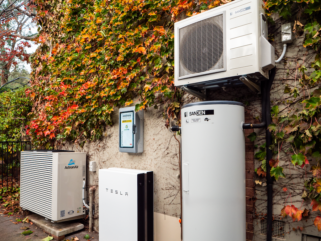 SolarHub Wollongong | 5/16 Waynote Pl, Unanderra NSW 2526, Australia | Phone: (02) 4243 7805