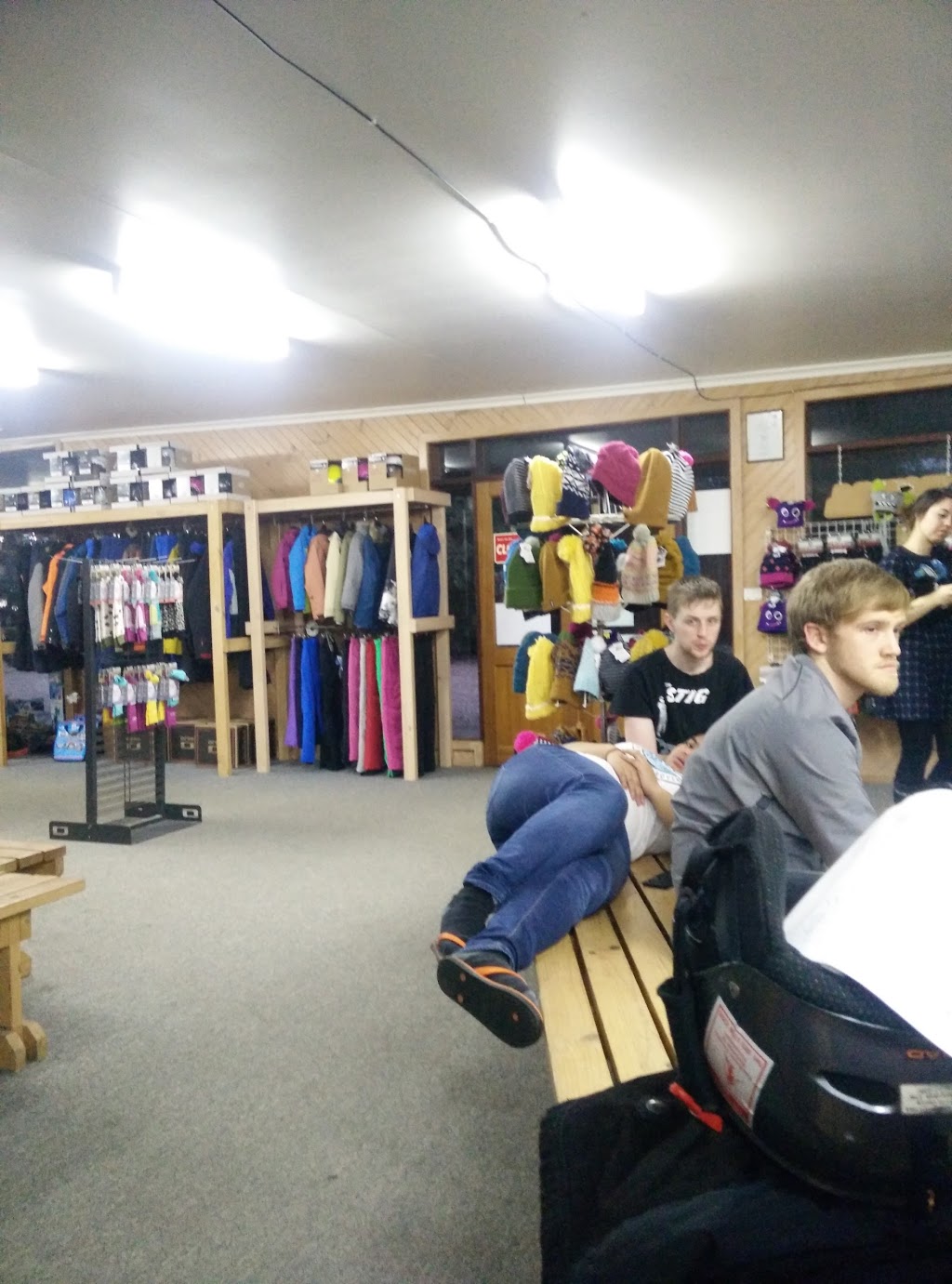 Porepunkah Ski Shop | store | 7 Nicholson St, Porepunkah VIC 3740, Australia | 0357562355 OR +61 3 5756 2355