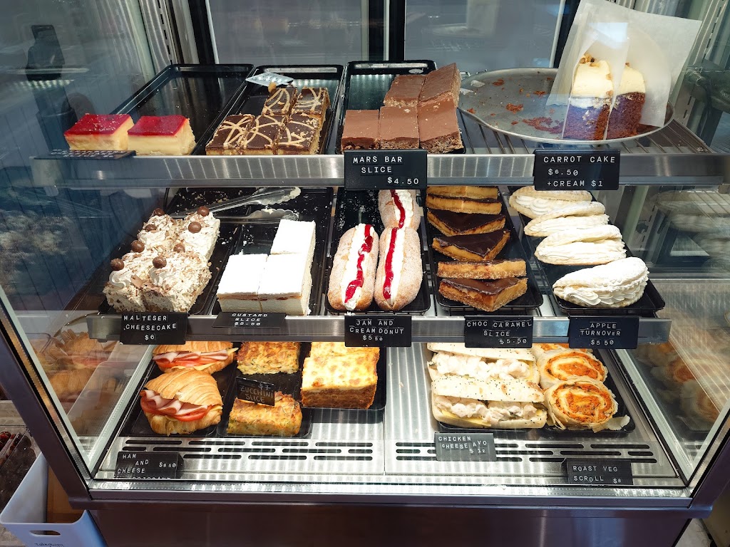 Brews & Bites Beachside Cafe | 64A Farnborough Rd, Meikleville Hill QLD 4703, Australia | Phone: (07) 4939 8687