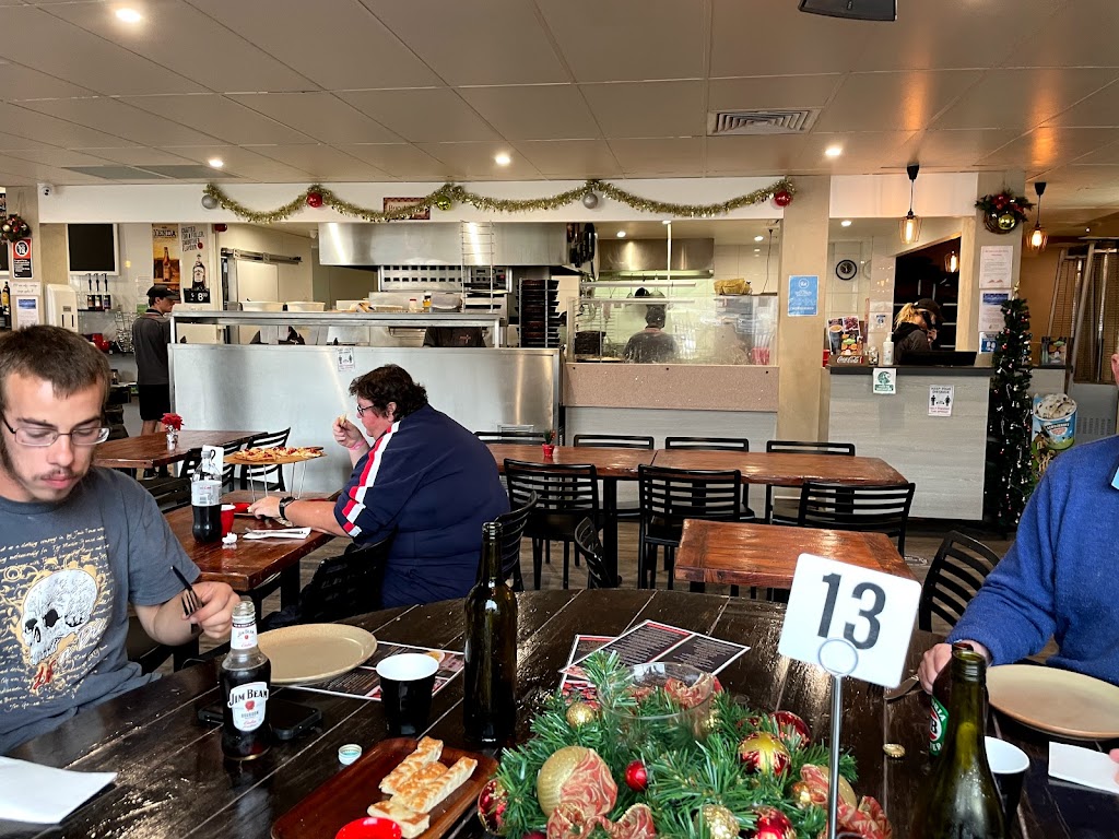 Pizza Inn | 250 Mann St, Gosford NSW 2250, Australia | Phone: (02) 4323 7502