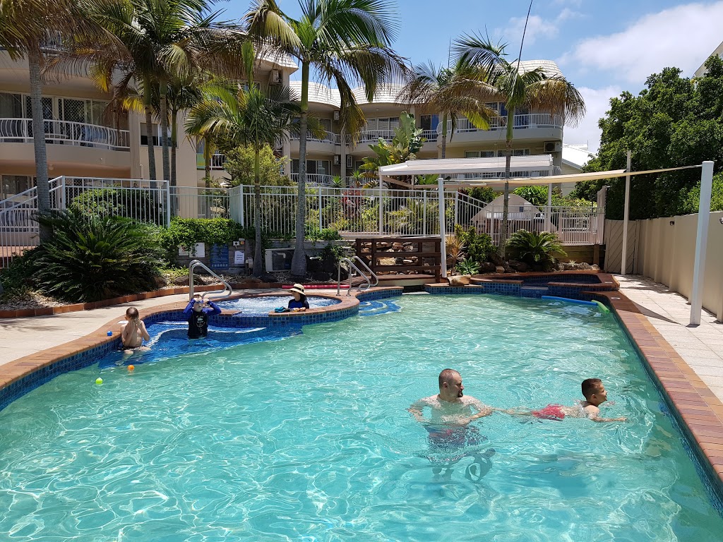 Golden Shores Holiday Club | lodging | 210 Marine Parade, Southport QLD 4215, Australia | 0755913577 OR +61 7 5591 3577