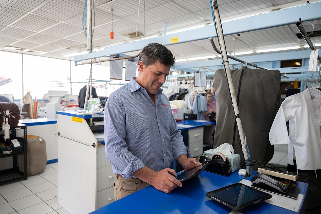 Neweys Commercial Laundry | 7 Strathgrove Way, Orange NSW 2800, Australia | Phone: (02) 6362 1814