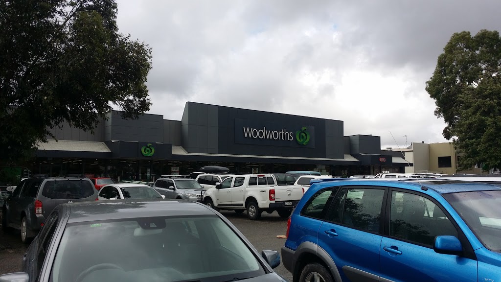 Woolworths Young | supermarket | 263 Boorowa St, Young NSW 2594, Australia | 0263813102 OR +61 2 6381 3102
