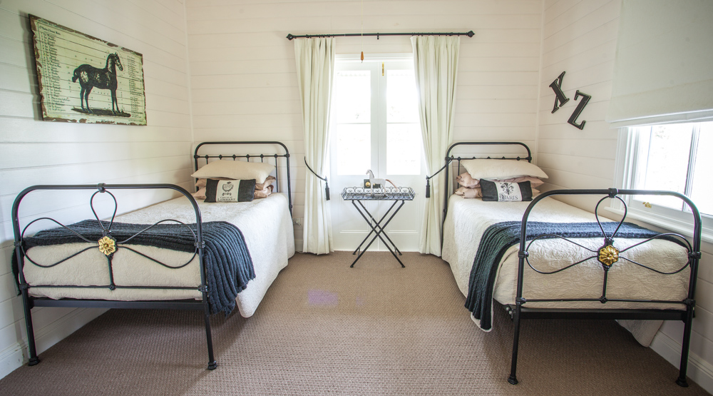 Annies Folly Boutique Bed and Breakfast Accommodation | lodging | 80 Duncan St, Tenterfield NSW 2372, Australia | 0267362542 OR +61 2 6736 2542