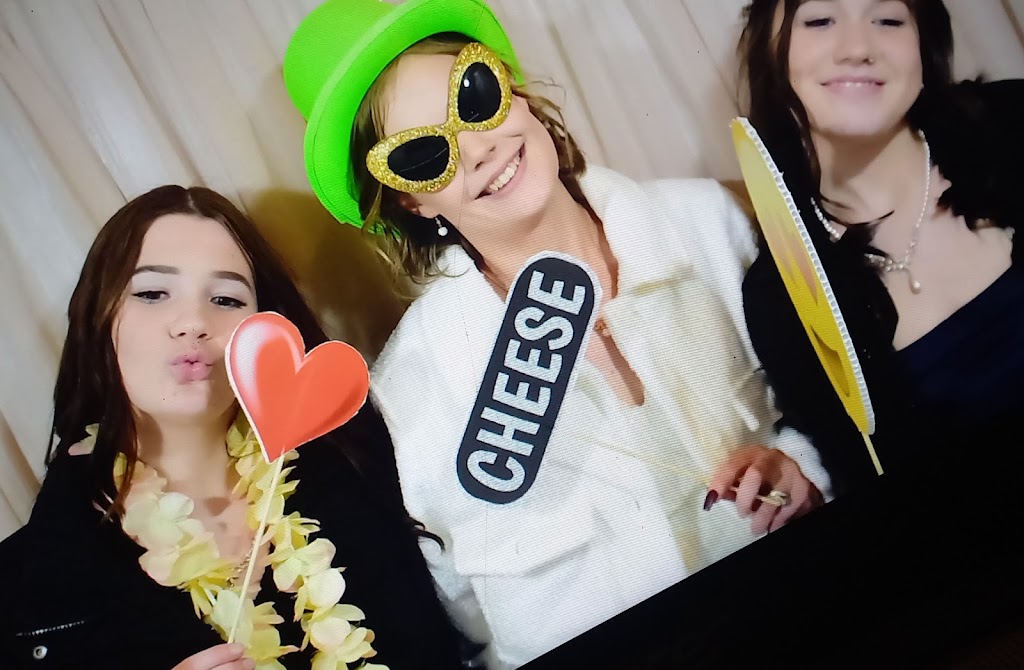 Strike A Pose Photobooth & More | 13/45 Hampden Park Rd, Kelso NSW 2795, Australia | Phone: 0424 666 546