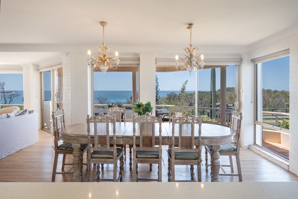 Sandrift Beachside Apartments - Oceanstays | 21 Ocean St, Yamba NSW 2464, Australia | Phone: 1800 963 444