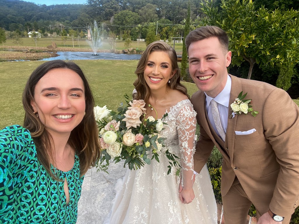 Love by Lara Celebrant and MC | Pacific Parade, Currumbin QLD 4223, Australia | Phone: 0403 836 659