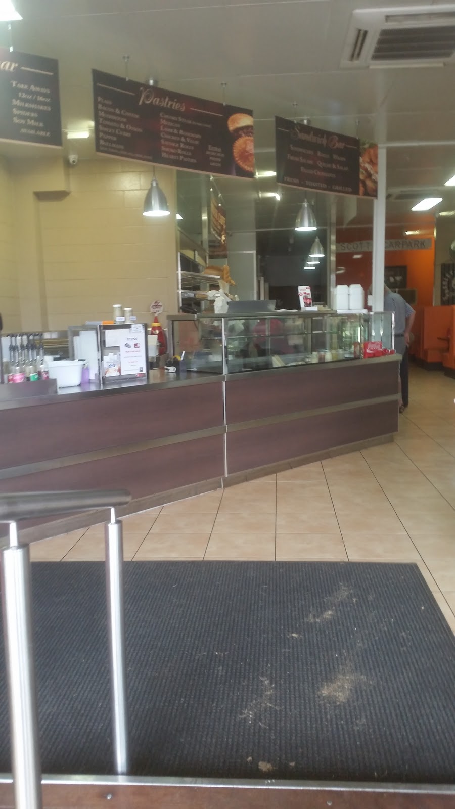 Nanango Country Bakehouse & Cafe | bakery | 36 Fitzroy St, Nanango QLD 4615, Australia | 0741710600 OR +61 7 4171 0600