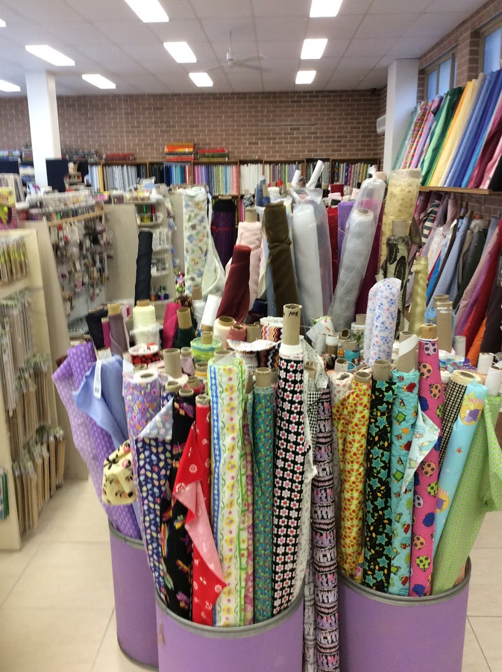 Morisset Fabrics & Crafts | store | 47 Dora St, Morisset NSW 2264, Australia | 0249733837 OR +61 2 4973 3837