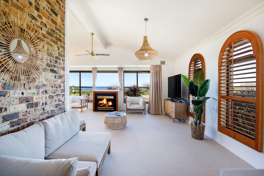 HighTide - Professional Holiday Homes | 33 Illfracombe Ave, Vincentia NSW 2540, Australia | Phone: (02) 9194 4411