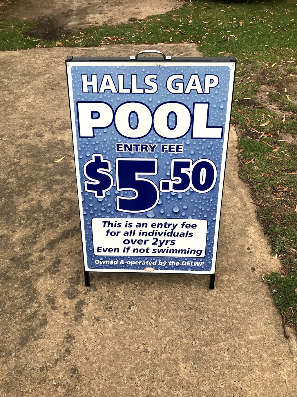 Halls Gap Pool |  | 10 School Rd, Halls Gap VIC 3381, Australia | 0488991676 OR +61 488 991 676