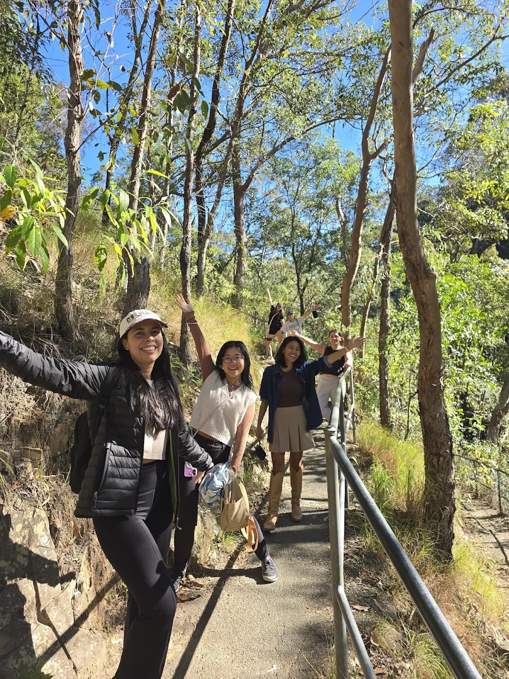 Aussie Backyard Tours | 32 Denman St, Greenslopes QLD 4120, Australia | Phone: 0430 552 032