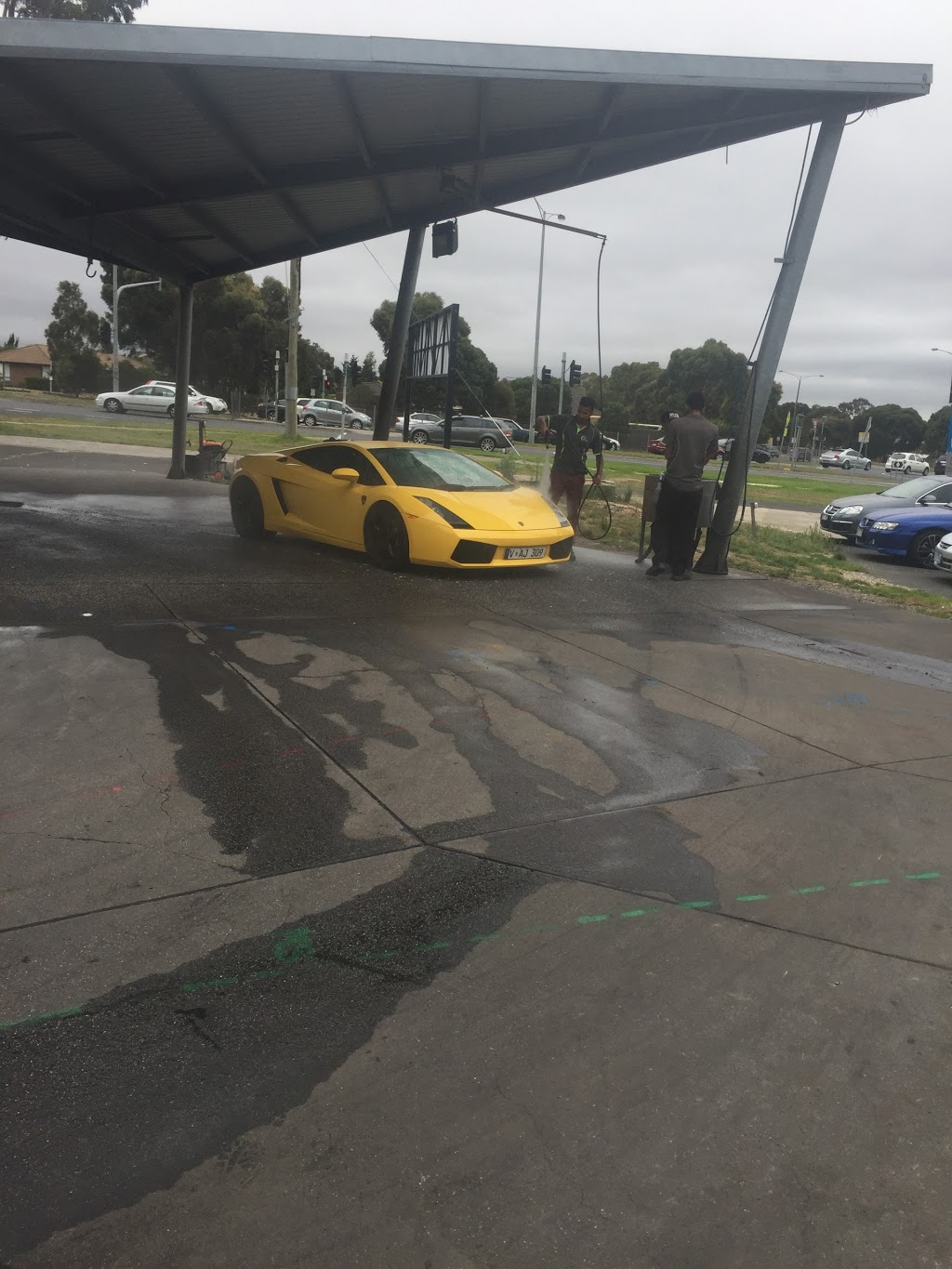 Taylors Lakes Hand Car Wash | car wash | 1A Melton Hwy, Taylors Lakes VIC 3038, Australia | 0393906464 OR +61 3 9390 6464