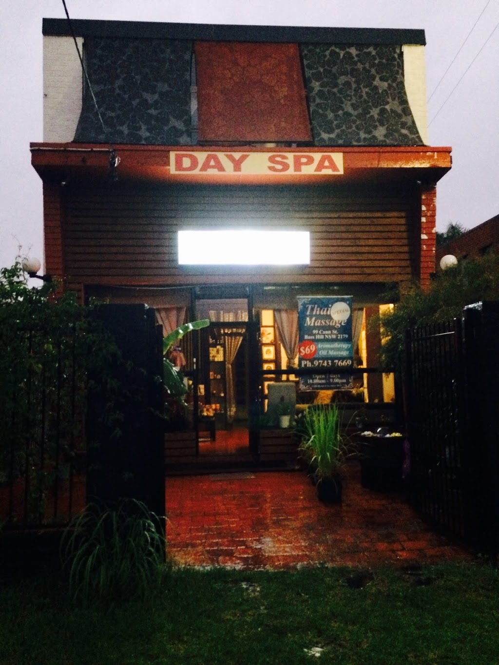 Luxsana Thai Massage and Spa | 99 Cann St, Bass Hill NSW 2197, Australia | Phone: (02) 9743 7669