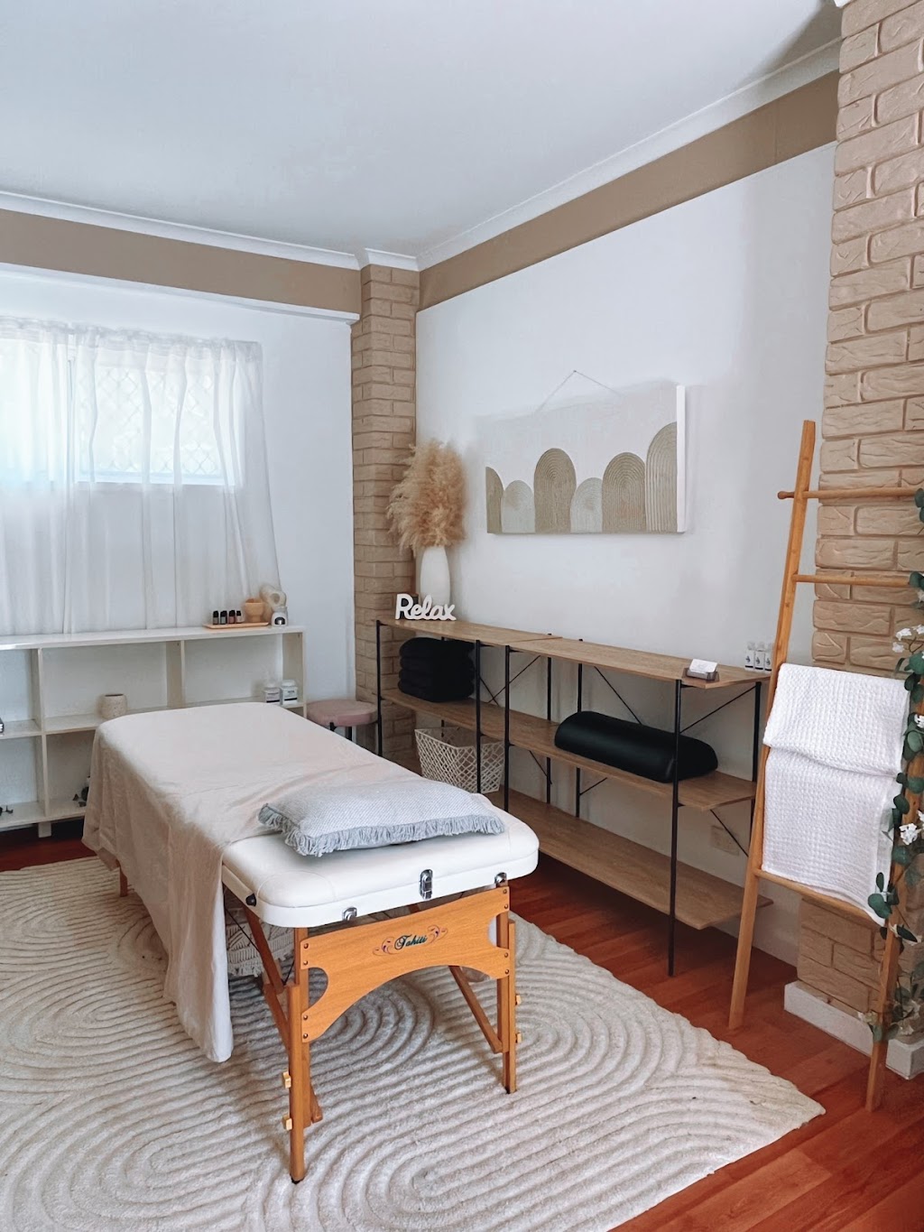 Under the thumb | 2 Cottonwood Ct, Capalaba QLD 4157, Australia | Phone: 0429 192 303