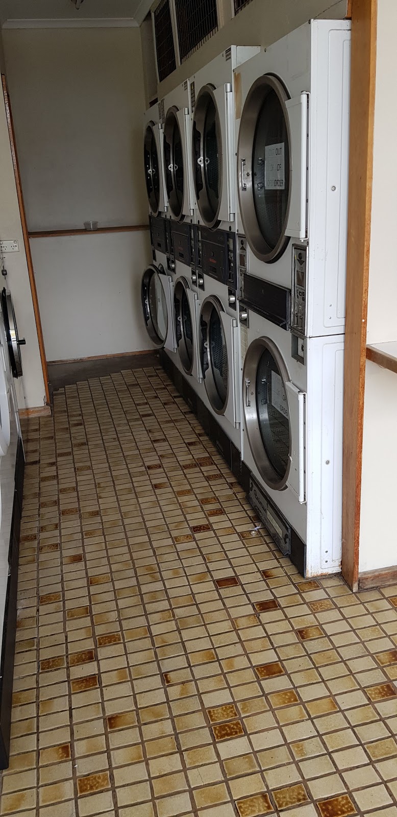 Coin Laundry | laundry | 3 Commercial St, Korumburra VIC 3950, Australia