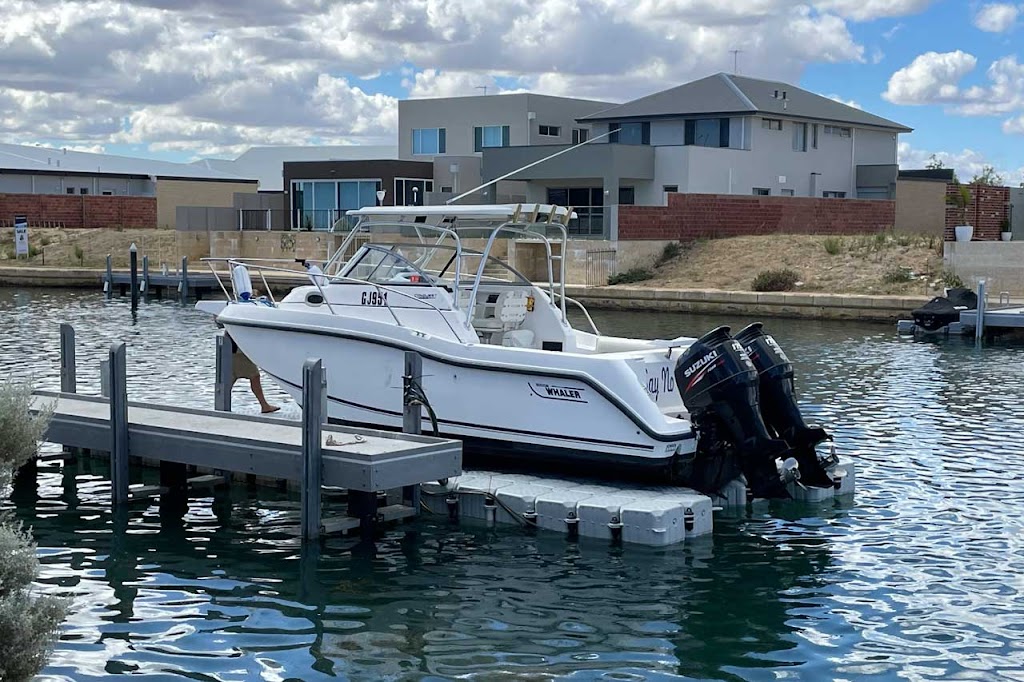 Ezy Roll Boat Docks | 11 King James Ct, Paradise Point QLD 4216, Australia | Phone: 0407 120 061