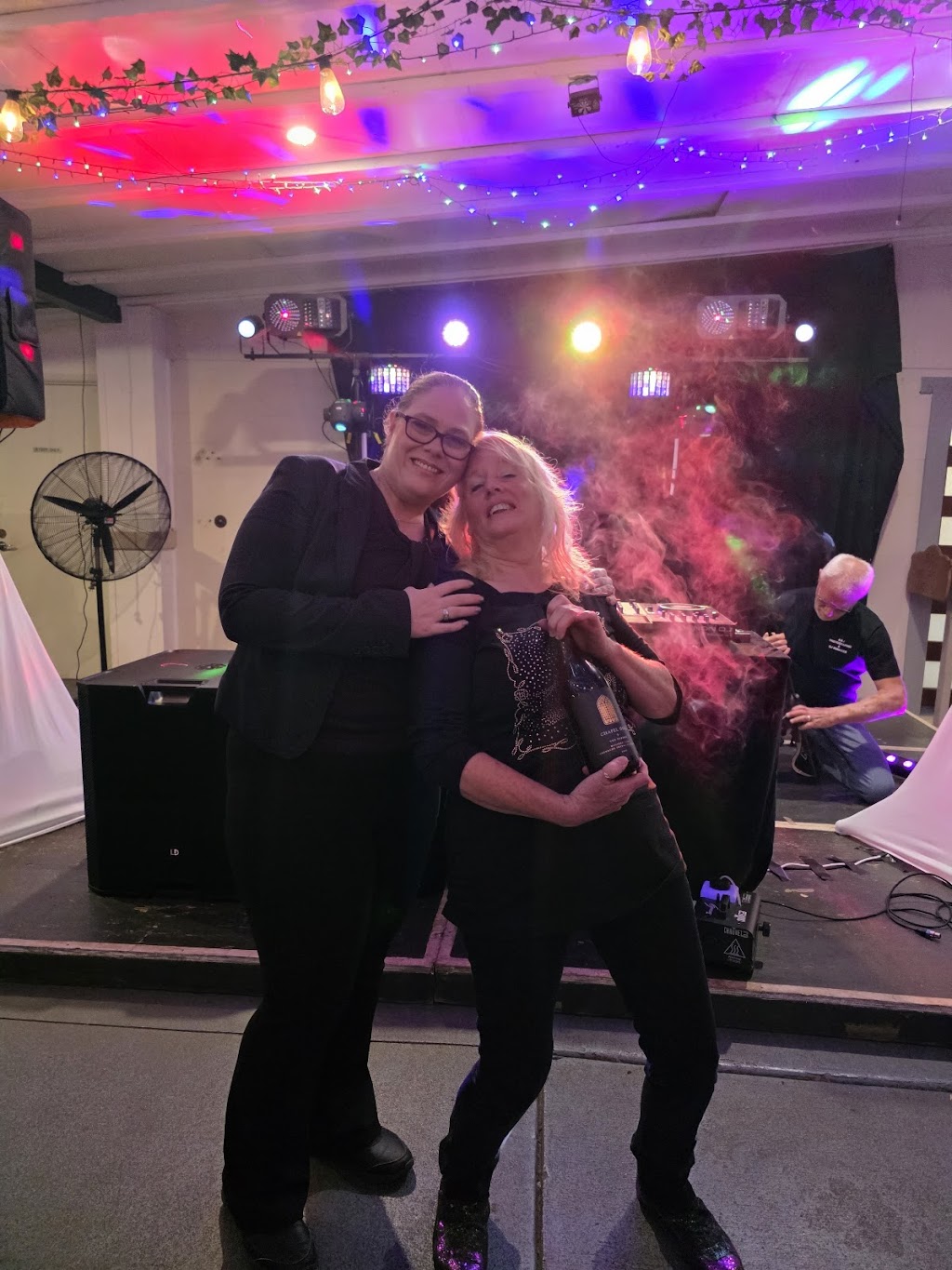 A&J Photographic & DJ Services | 27 Banksia St, Russell Island QLD 4184, Australia | Phone: 0426 231 913