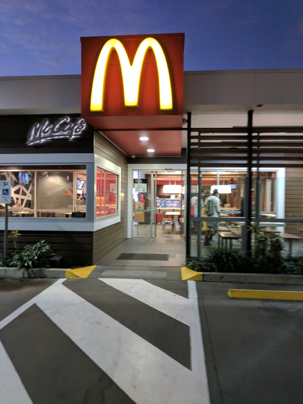 McDonalds Townsville Rasmussen | cafe | Cnr Allambie Lane &, Riverway Dr, Rasmussen QLD 4815, Australia | 0747890134 OR +61 7 4789 0134
