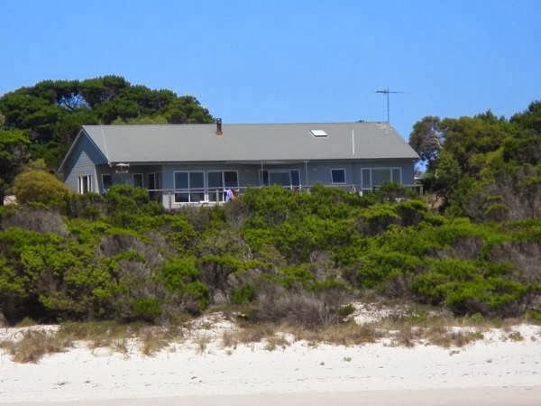 Island Beach Escape | 16 Cassini Rd, Island Beach SA 5222, Australia | Phone: 0438 827 902