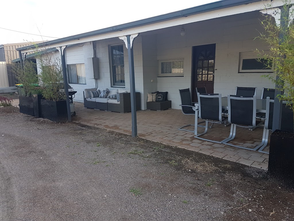 The Bend Holiday Stay | lodging | 198 Princes Hwy, Tailem Bend SA 5260, Australia | 0439630110 OR +61 439 630 110