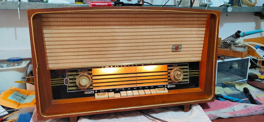 Radio Restoration by Dale |  | Toodyay Rd, Middle Swan WA 6056, Australia | 0417183220 OR +61 417 183 220