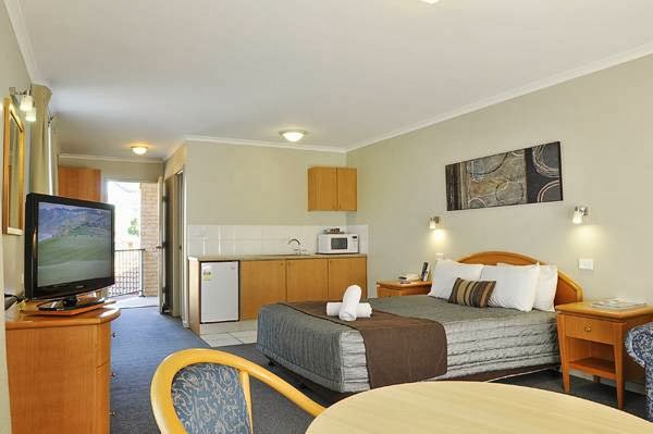 Chittaway Motel | lodging | 98 Chittaway Rd, Chittaway Bay NSW 2261, Australia | 0243889110 OR +61 2 4388 9110