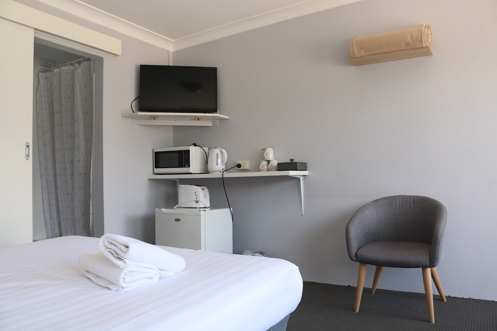 Australian Hotel Motel | 150 Comur St, Yass NSW 2582, Australia | Phone: (02) 6226 1744