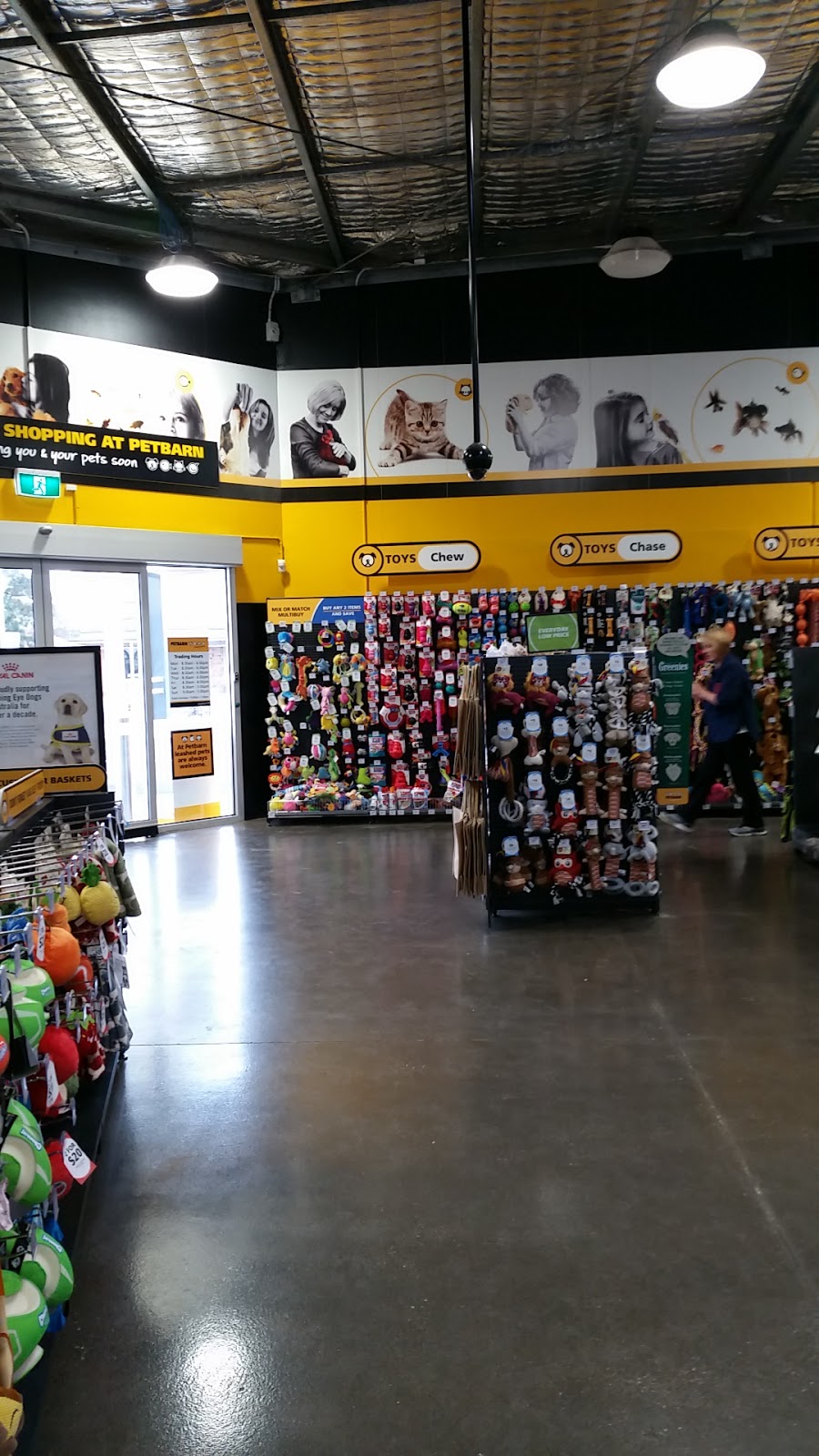 Petbarn Sunbury | pet store | 17 Horne St, Sunbury VIC 3429, Australia | 0399085170 OR +61 3 9908 5170