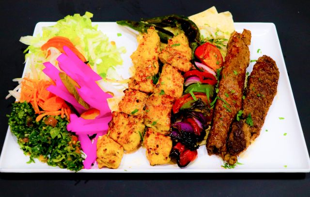 Nazzis Charcoal Chicken & Kebabs | restaurant | 2 Thomas Rose Dr, Rosemeadow NSW 2560, Australia | 0246204170 OR +61 2 4620 4170