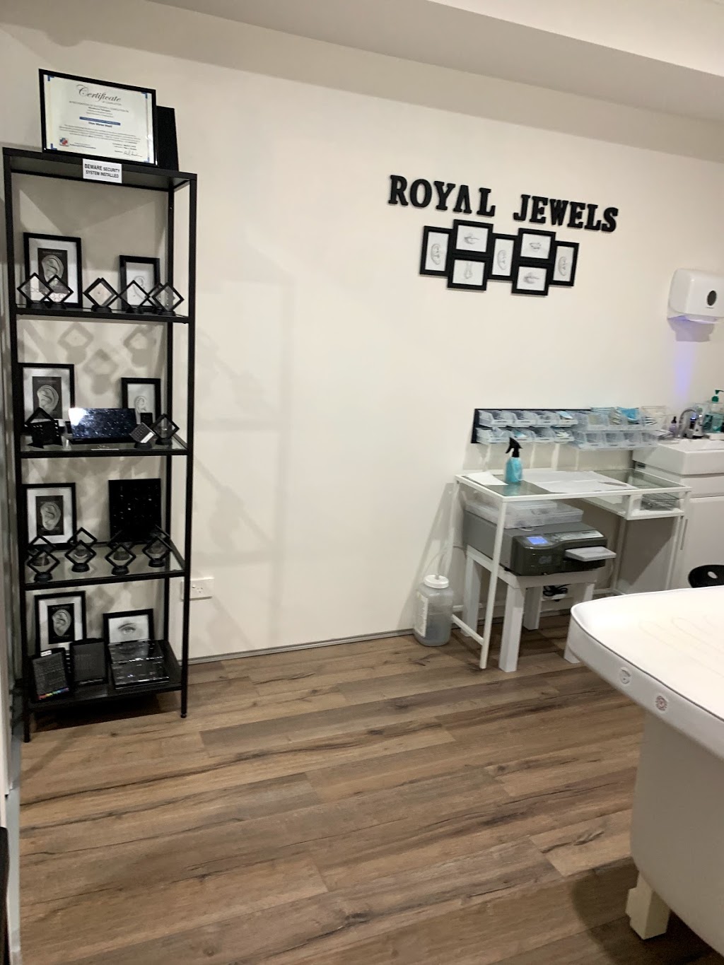 Royal Jewels Piercings | 26 Starflower Grove, Beeliar WA 6164, Australia | Phone: 0426 170 404
