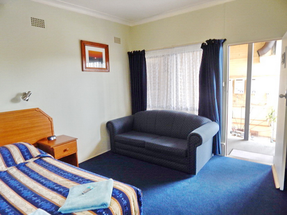The Nowra Motor Inn | lodging | 202 Kinghorne St, Nowra NSW 2541, Australia | 0244210555 OR +61 2 4421 0555