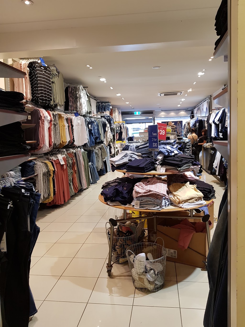 Just Jeans | clothing store | 38 Jonson St, Byron Bay NSW 2481, Australia | 0266809497 OR +61 2 6680 9497