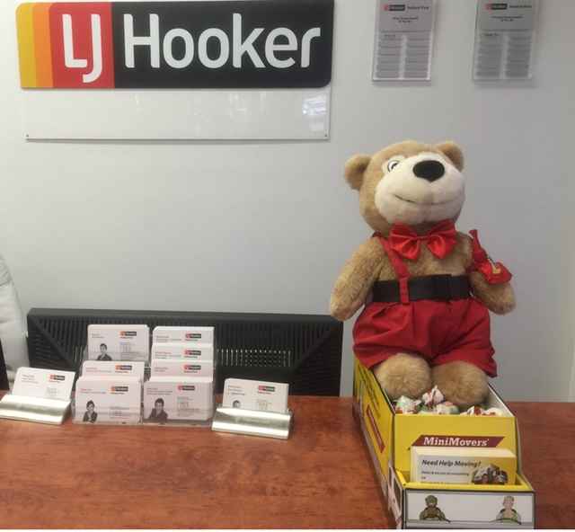 LJ Hooker Holland Park | 956 Logan Rd, Holland Park QLD 4121, Australia | Phone: (07) 3421 7222