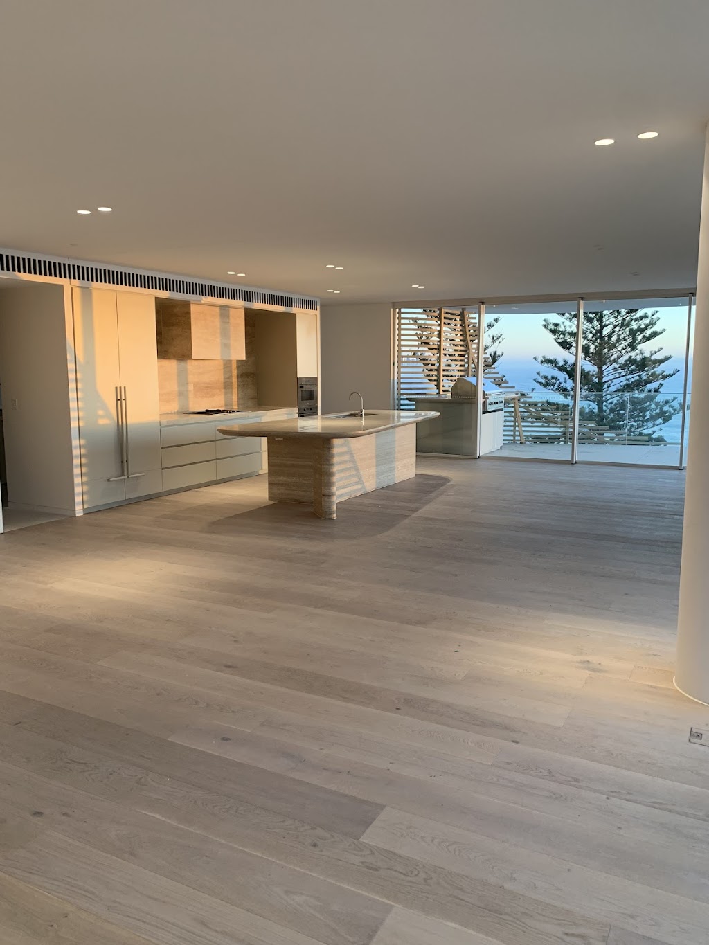 Lou’s flooring installations | 4 Twenty Fifth Ave, Palm Beach QLD 4221, Australia | Phone: 0439 922 720