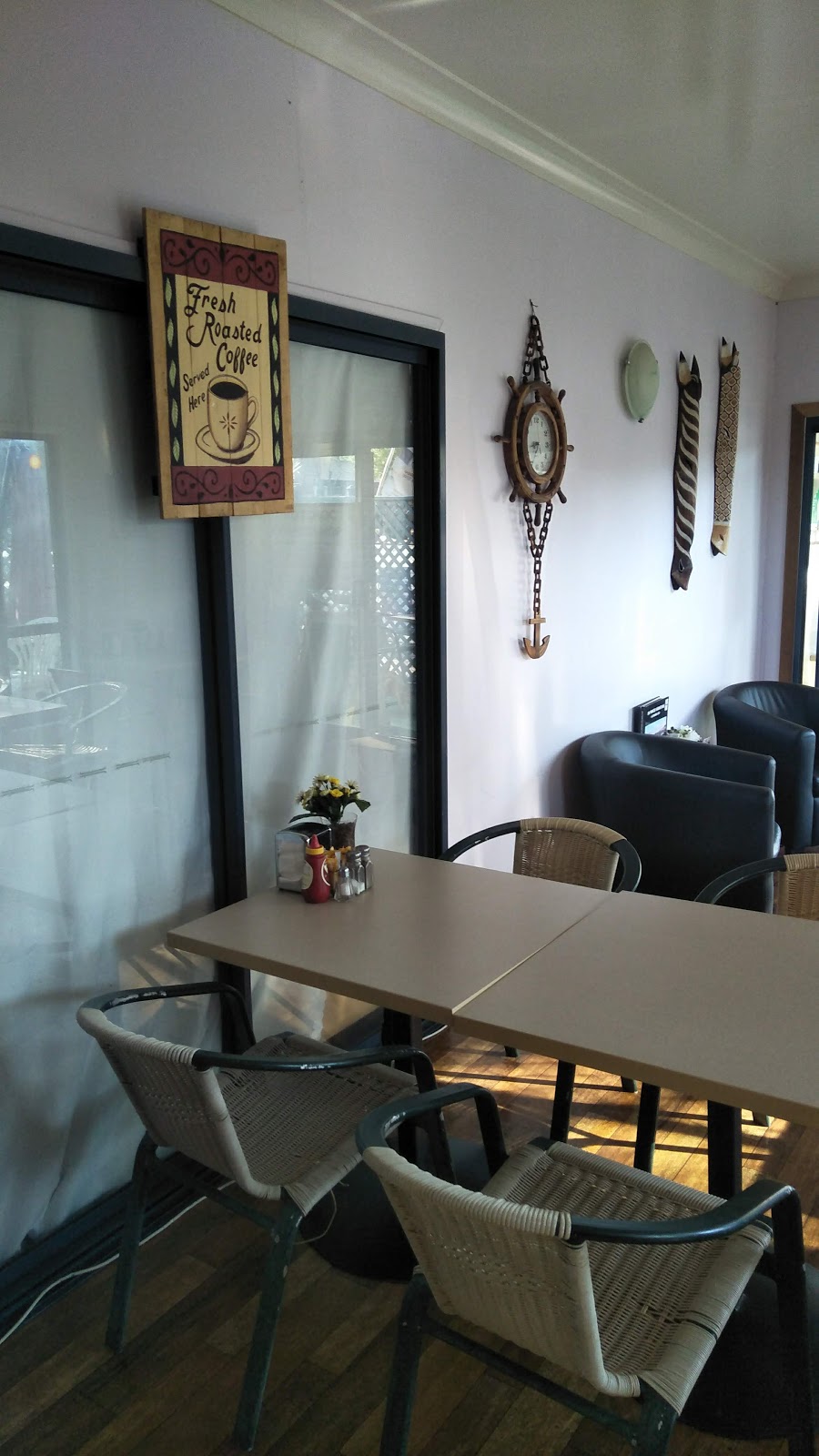 HotChoc Coffee Shop | cafe | 1/32 Yaldwyn St, Taroom QLD 4420, Australia | 0746273388 OR +61 7 4627 3388