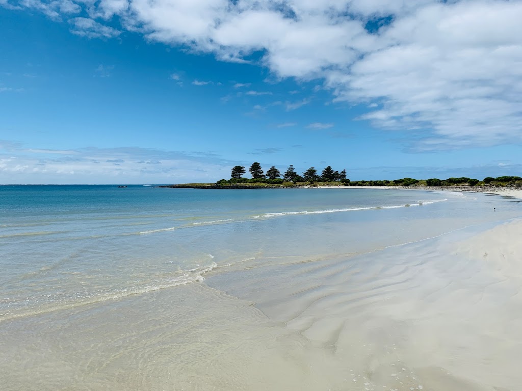 Port Fairy Lighthouse On Griffiths Island | Port Fairy VIC 3284, Australia | Phone: 1300 656 564