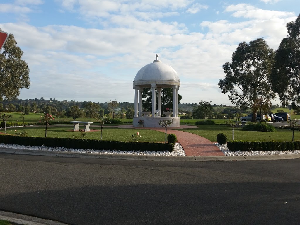 Lilydale Memorial Park | park | 126-128 Victoria Rd, Lilydale VIC 3140, Australia | 1300022298 OR +61 1300 022 298