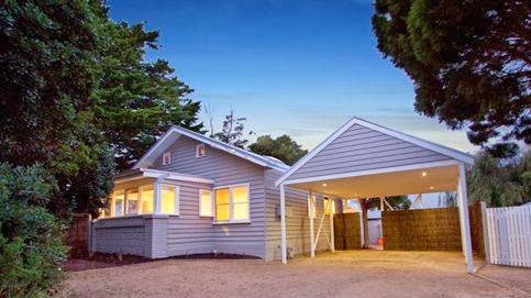 The Cute Beach House | 16 Murrowong Ave, Rosebud VIC 3939, Australia | Phone: 0457 712 079