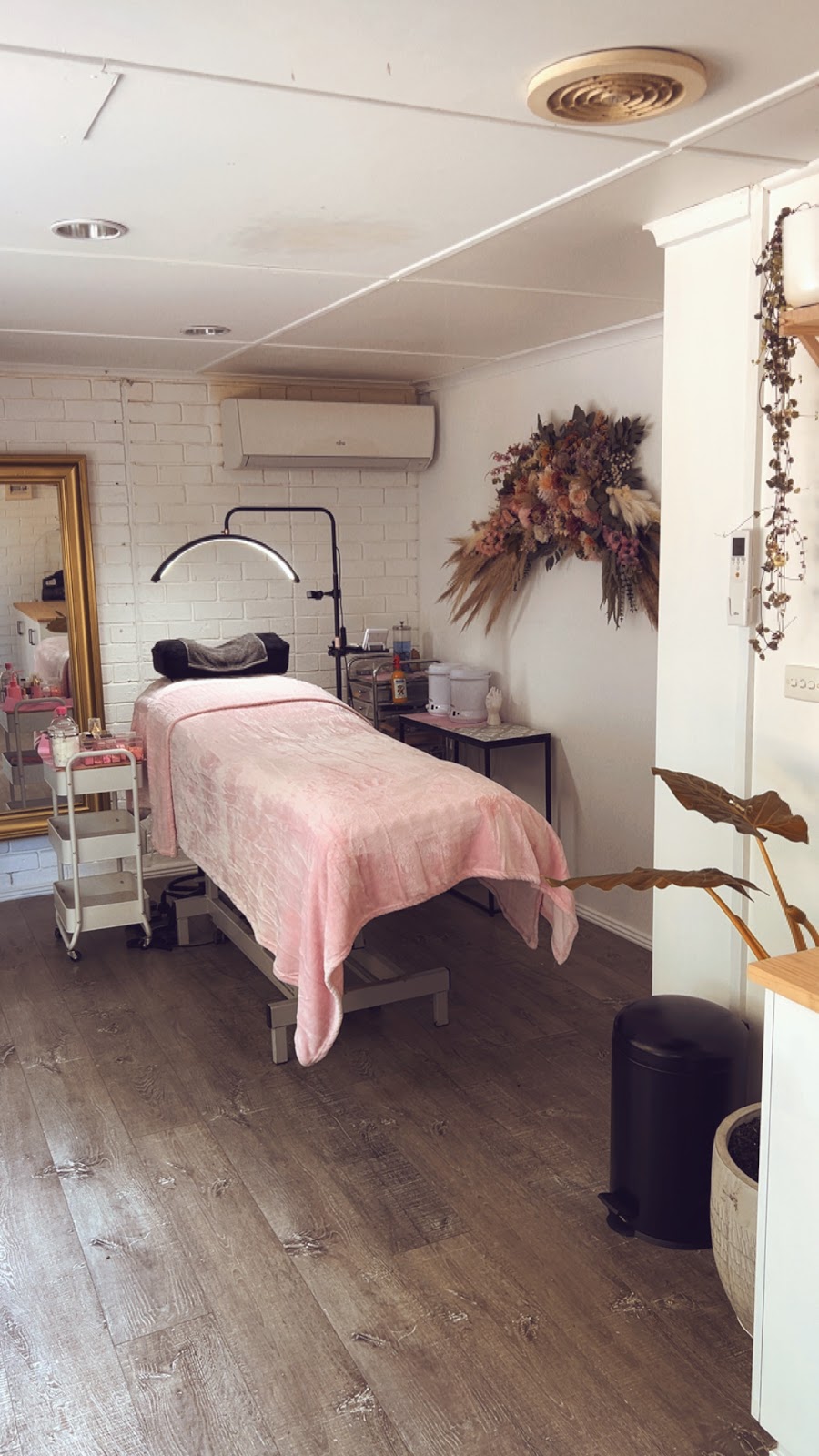 Luxe Glow Collective | 115 Rickard Dr, Churchill VIC 3842, Australia | Phone: 0480 503 409