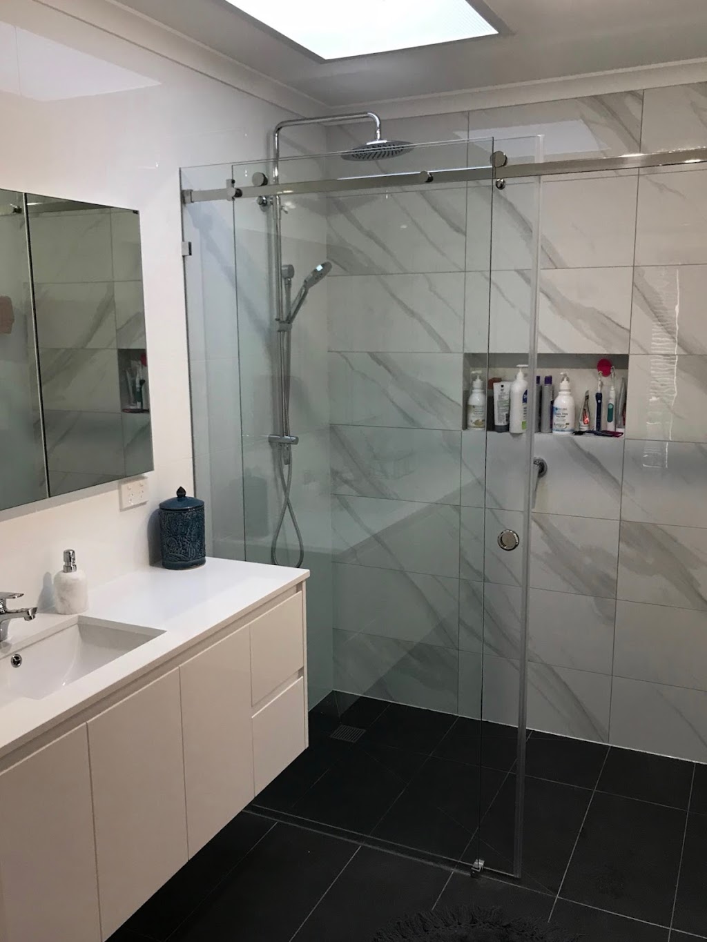 Dolphin Bathrooms | home goods store | Unit 2/39 Grimwade St, Mitchell ACT 2911, Australia | 0262428544 OR +61 2 6242 8544