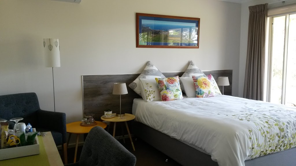 Austiny Bed and Breakfast | lodging | 62 Glassenbury Dr, Victor Harbor SA 5211, Australia | 0885526617 OR +61 8 8552 6617