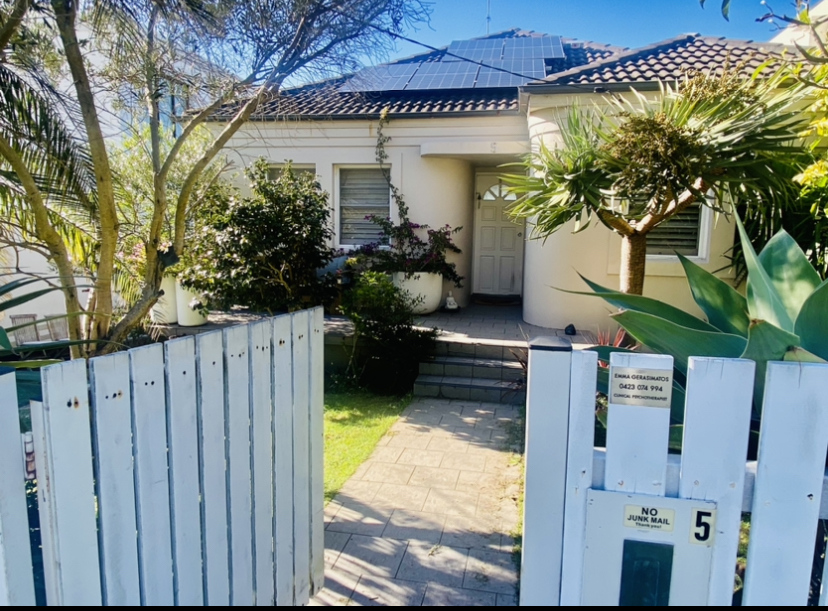 Emma Gerasimatos Therapy- Eastern Suburbs | 5 Close St, Coogee NSW 2034, Australia | Phone: 0423 074 994