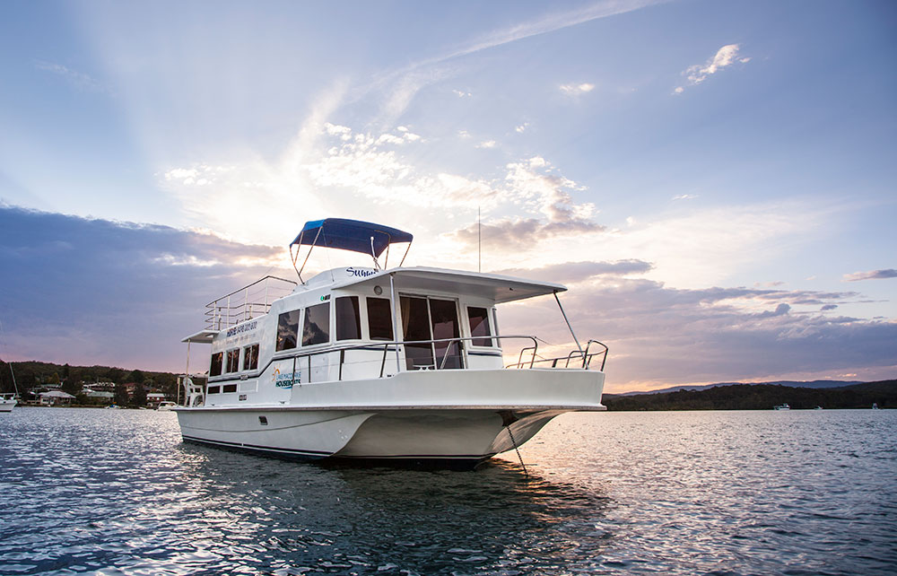Lake Macquarie Houseboats | 218 Kilaben Rd, Kilaben Bay NSW 2283, Australia | Phone: 0498 000 800